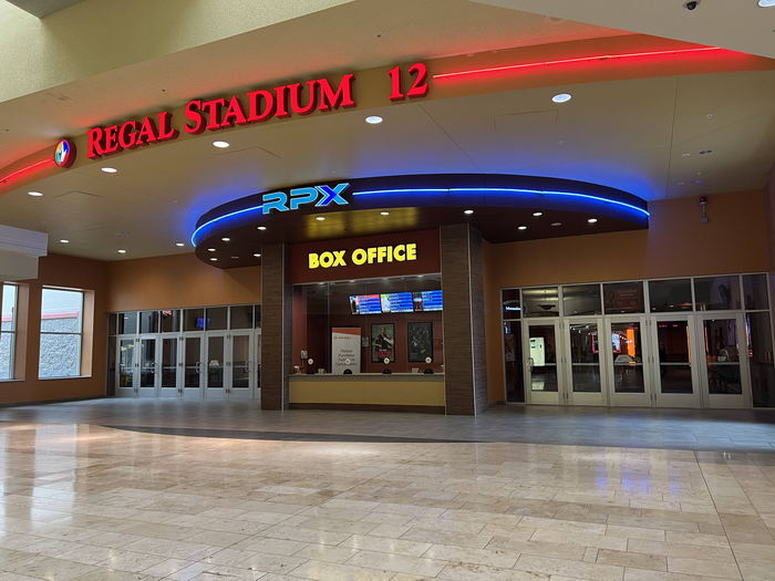 Regal Lansing Mall Stadium 12 & RPX - Aug 13 2022